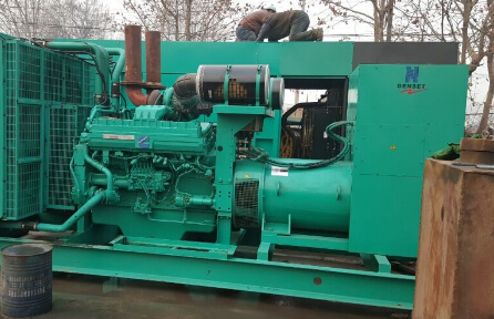 密云发电机组如何判断水冷式机油散热器内部是否需要清洗？